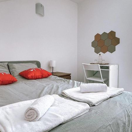Seaside Room In A Peniche Townhouse Featuring A Private Bathroom And Shared Access To The Swimming Pool And Kitchen Atouguia Da Baleia Εξωτερικό φωτογραφία