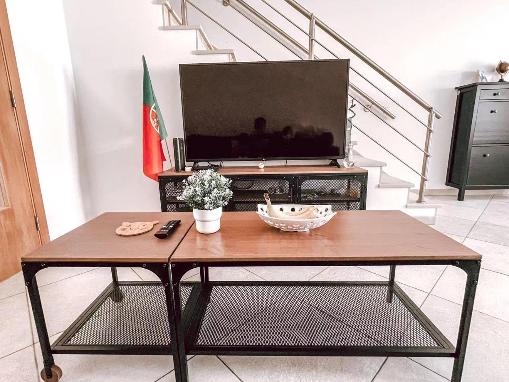 Seaside Room In A Peniche Townhouse Featuring A Private Bathroom And Shared Access To The Swimming Pool And Kitchen Atouguia Da Baleia Εξωτερικό φωτογραφία